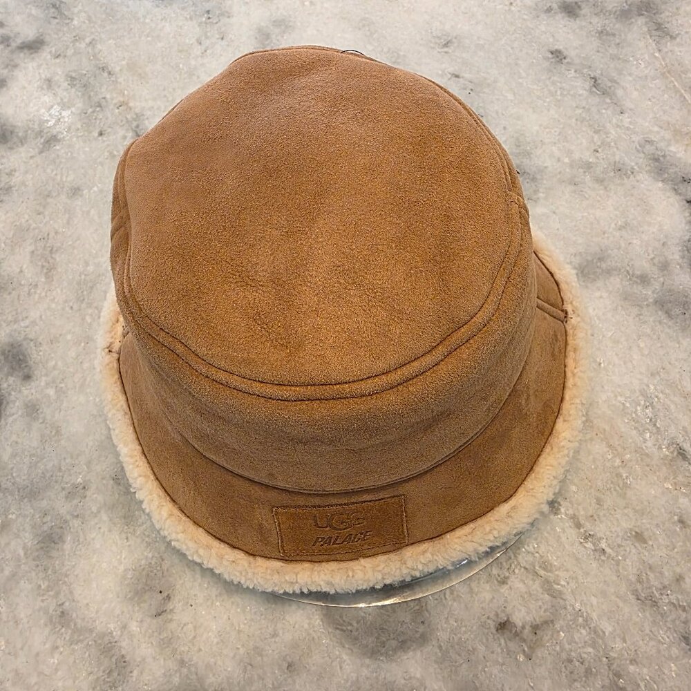 New Ugg x Palace Shearling Bucket Hat - Picture 4 of 7